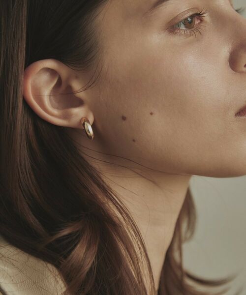 COCOSHNIK / ココシュニック ピアス・イヤリング | K10中空しのぎニュアンスフープ スタッドピアス | 詳細9