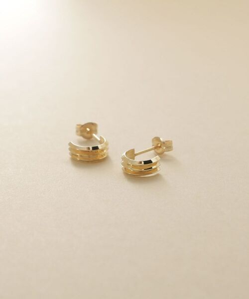 COCOSHNIK/ココシュニック K10トリプルリッジピアス イエローゴールド(100) 00 COCOSHNIK/ココシュニック K10トリプルリッジピアス イエローゴールド(100) 00