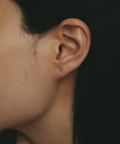 COCOSHNIK / ココシュニック ピアス・イヤリング | K10ダイヤモンド カーブライン スタッドピアス細 | 詳細9