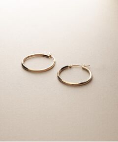 COCOSHNIK / ココシュニック ピアス・イヤリング | K10中空角線ツイスト フープピアス