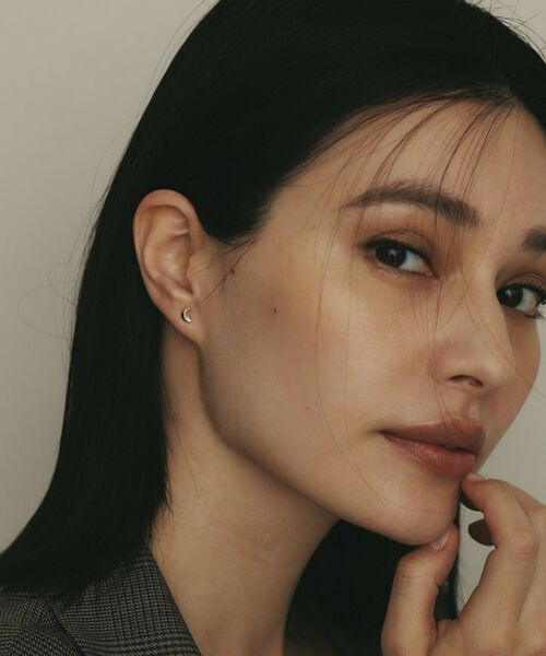 COCOSHNIK / ココシュニック ピアス・イヤリング | K10【サステナブル】ムーンシェイプ スタッドピアス | 詳細6