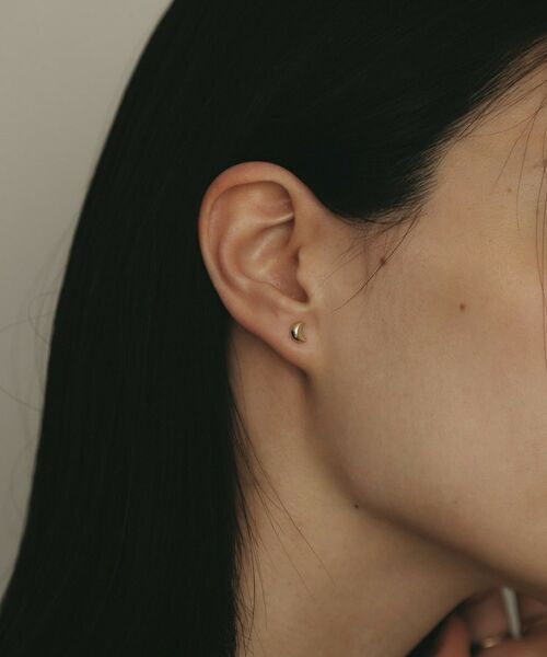 COCOSHNIK / ココシュニック ピアス・イヤリング | K10【サステナブル】ムーンシェイプ スタッドピアス | 詳細7