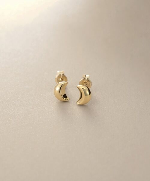 COCOSHNIK / ココシュニック ピアス・イヤリング | K10【サステナブル】ムーンシェイプ スタッドピアス（イエローゴールド(100)）