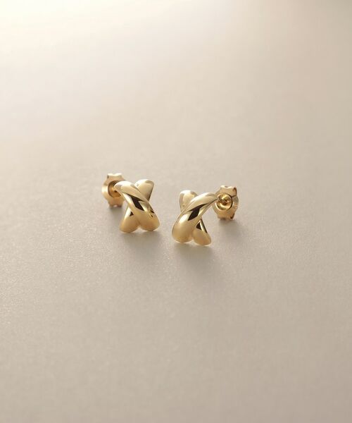 COCOSHNIK / ココシュニック ピアス・イヤリング | K18【サステナブル】甲丸クロスアーチ スタッドピアス | 詳細1