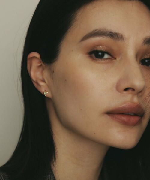 COCOSHNIK / ココシュニック ピアス・イヤリング | K18【サステナブル】甲丸クロスアーチ スタッドピアス | 詳細6