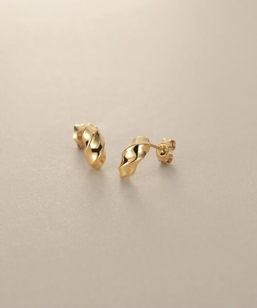 COCOSHNIK / ココシュニック ピアス・イヤリング | K18【サステナブル】スクリューアーチ スタッドピアス（イエローゴールド(100)）