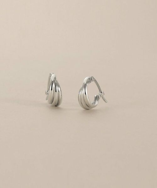 COCOSHNIK / ココシュニック ピアス・イヤリング | プラチナ 甲丸トリプル フープピアス（クリスタル/透明(900)）