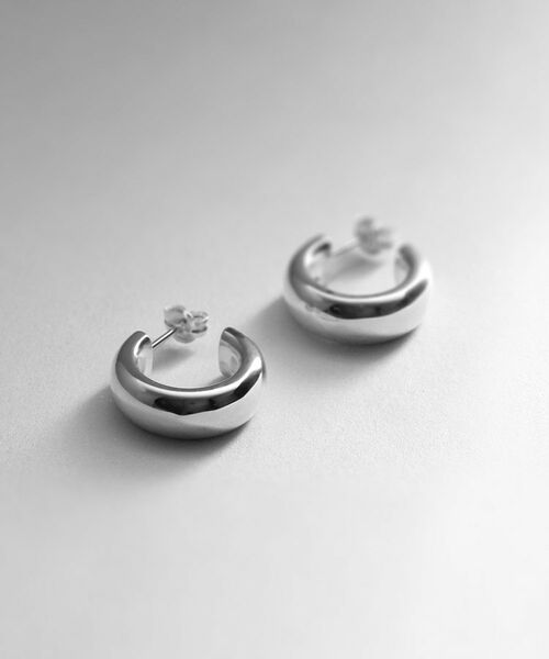 COCOSHNIK ONKITSCH / ココシュニックオンキッチュ ピアス・イヤリング | シルバー スモールフープ プランプピアス（シルバー(600)）