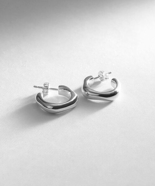 COCOSHNIK ONKITSCH / ココシュニックオンキッチュ ピアス・イヤリング | シルバー ニュアンスピアス フープ | 詳細1