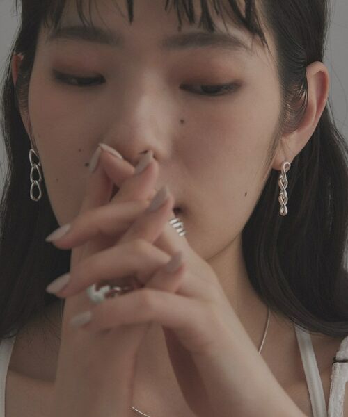 COCOSHNIK ONKITSCH / ココシュニックオンキッチュ ピアス・イヤリング | シルバー カーブチェーン ストレートピアス | 詳細7