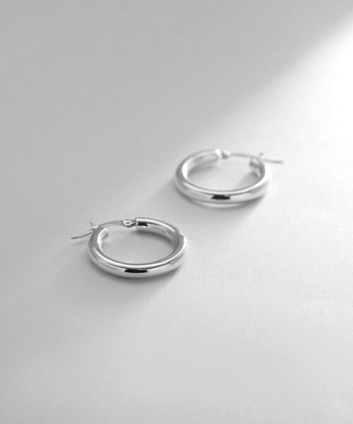 COCOSHNIK ONKITSCH / ココシュニックオンキッチュ ピアス・イヤリング | シルバー ホロウ フープピアスＳ（シルバー(600)）