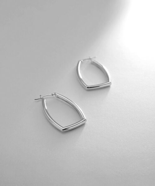 COCOSHNIK ONKITSCH / ココシュニックオンキッチュ ピアス・イヤリング | シルバー ホロウ フープレクタングルピアス（シルバー(600)）