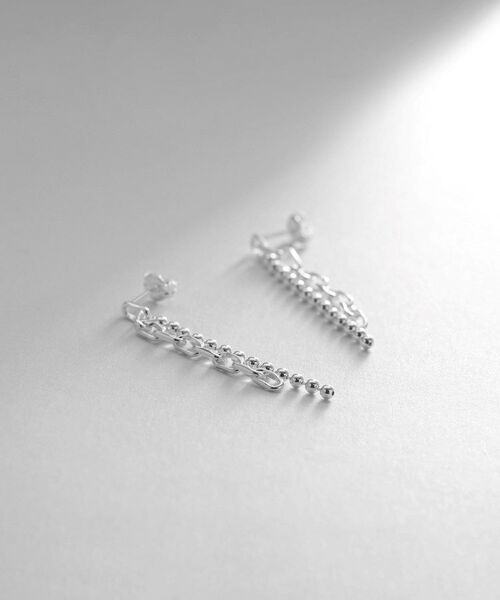 COCOSHNIK ONKITSCH / ココシュニックオンキッチュ ピアス・イヤリング | シルバー コンビネーションチェーン ニュアンスボールピアス | 詳細1
