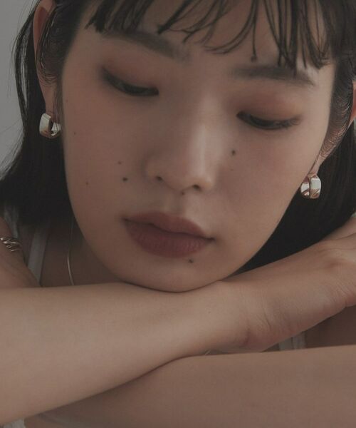 COCOSHNIK ONKITSCH / ココシュニックオンキッチュ ピアス・イヤリング | シルバー ツイストスクエア ピアス | 詳細8