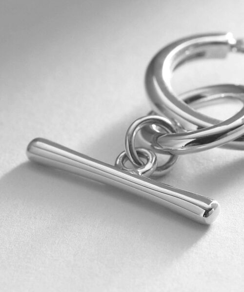 COCOSHNIK ONKITSCH / ココシュニックオンキッチュ ピアス・イヤリング | シルバー フープピアス トグルチャーム | 詳細3