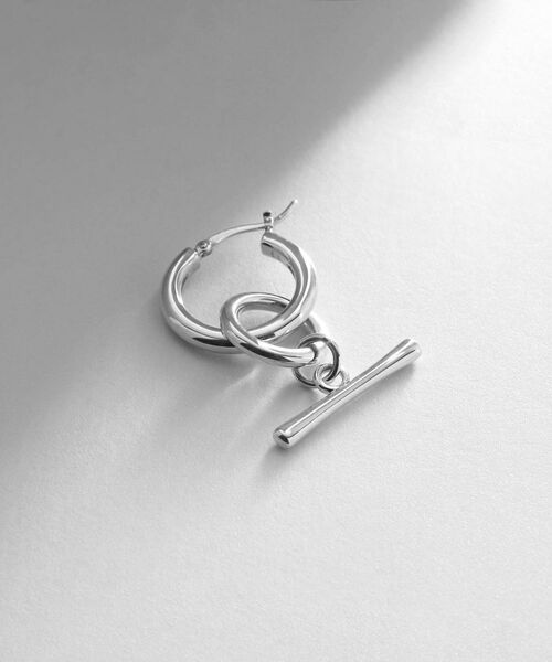COCOSHNIK ONKITSCH / ココシュニックオンキッチュ ピアス・イヤリング | シルバー フープピアス トグルチャーム（ゴールド(600)）