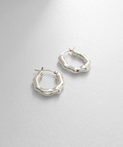 COCOSHNIK ONKITSCH / ココシュニックオンキッチュ ピアス・イヤリング | シルバー ニュアンスピアス オーバルフープ（シルバー(600)）