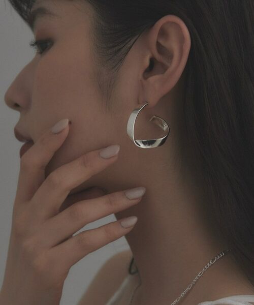 COCOSHNIK ONKITSCH / ココシュニックオンキッチュ ピアス・イヤリング | シルバー フォールディングピアス ストリーム | 詳細8