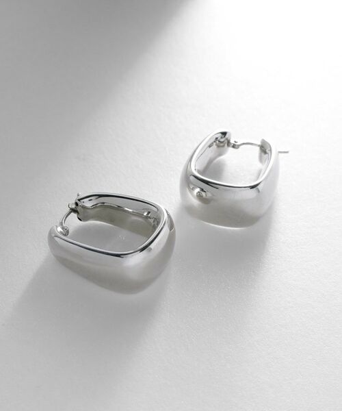 COCOSHNIK ONKITSCH / ココシュニックオンキッチュ ピアス・イヤリング | シルバー ホロウフープピアス トラペーズ | 詳細1