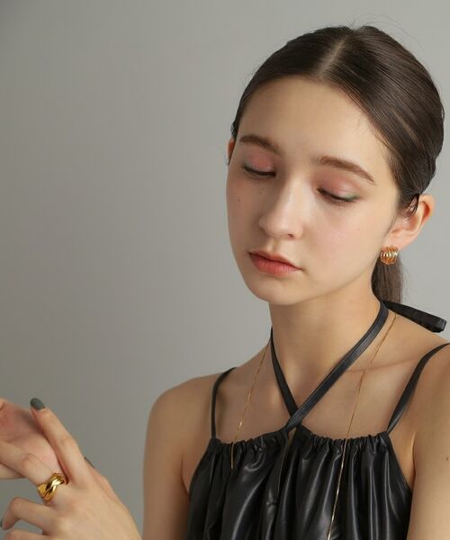 COCOSHNIK ONKITSCH / ココシュニックオンキッチュ ピアス・イヤリング | シルバー スモールフープ クロッシングライン ピアス GP | 詳細6