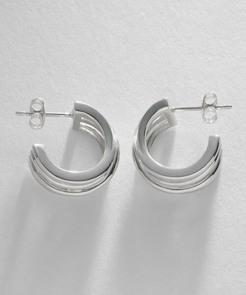 COCOSHNIK ONKITSCH / ココシュニックオンキッチュ ピアス・イヤリング | シルバー スモールフープ クロッシングライン ピアス | 詳細3