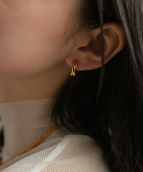 COCOSHNIK ONKITSCH / ココシュニックオンキッチュ ピアス・イヤリング | シルバー スモールフープ プランプクロスピアス GP | 詳細10