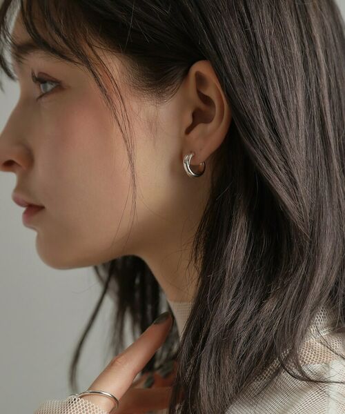 COCOSHNIK ONKITSCH / ココシュニックオンキッチュ ピアス・イヤリング | シルバー スモールフープ プランプクロスピアス | 詳細11