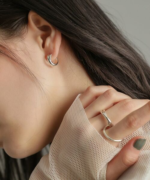 COCOSHNIK ONKITSCH / ココシュニックオンキッチュ ピアス・イヤリング | シルバー スモールフープ プランプクロスピアス | 詳細12