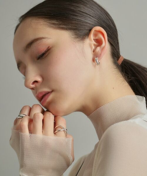 COCOSHNIK ONKITSCH / ココシュニックオンキッチュ ピアス・イヤリング | シルバー スモールフープ プランプクロスピアス | 詳細14