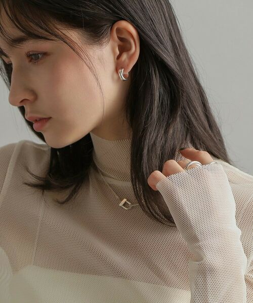 COCOSHNIK ONKITSCH / ココシュニックオンキッチュ ピアス・イヤリング | シルバー スモールフープ プランプクロスピアス | 詳細9