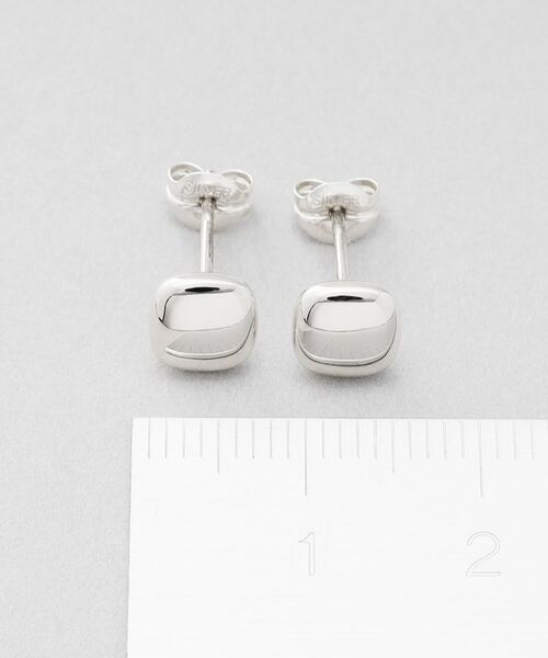 COCOSHNIK ONKITSCH / ココシュニックオンキッチュ ピアス・イヤリング | シルバー クッションシェイプ スタッドピアス | 詳細4