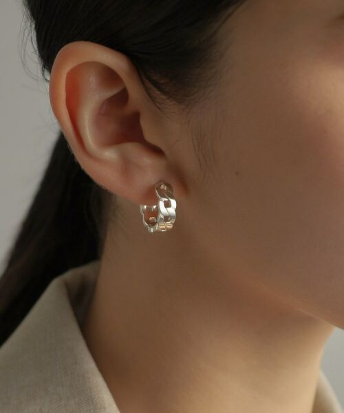 COCOSHNIK ONKITSCH / ココシュニックオンキッチュ ピアス・イヤリング | シルバー フラットカーブチェーンモチーフピアス | 詳細13
