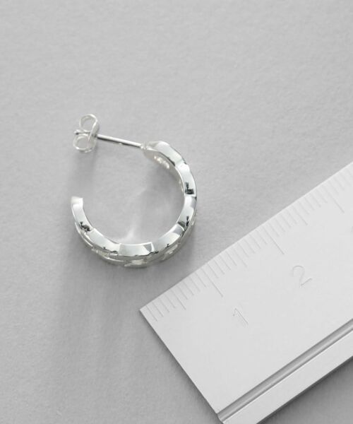 COCOSHNIK ONKITSCH / ココシュニックオンキッチュ ピアス・イヤリング | シルバー フラットカーブチェーンモチーフピアス | 詳細4