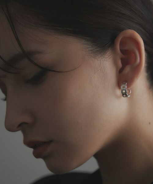 COCOSHNIK ONKITSCH / ココシュニックオンキッチュ ピアス・イヤリング | シルバー フラットカーブチェーンモチーフピアス | 詳細6