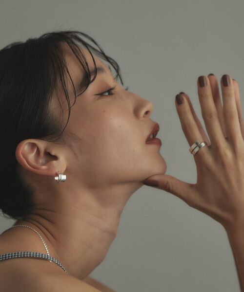 COCOSHNIK ONKITSCH / ココシュニックオンキッチュ ピアス・イヤリング | シルバー スモールフープ スライドプレートピアス | 詳細8