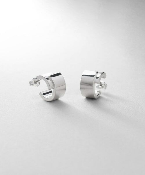 COCOSHNIK ONKITSCH / ココシュニックオンキッチュ ピアス・イヤリング | シルバー スモールフープ スライドプレートピアス（シルバー(600)）