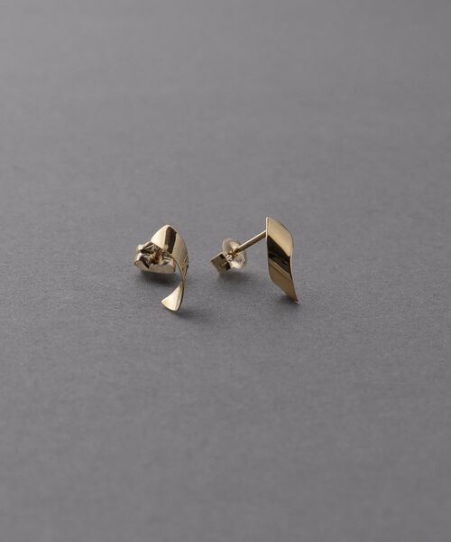 COCOSHNIK ONKITSCH / ココシュニックオンキッチュ ピアス・イヤリング | K10ツイストプレートピアス（イエローゴールド(100)）