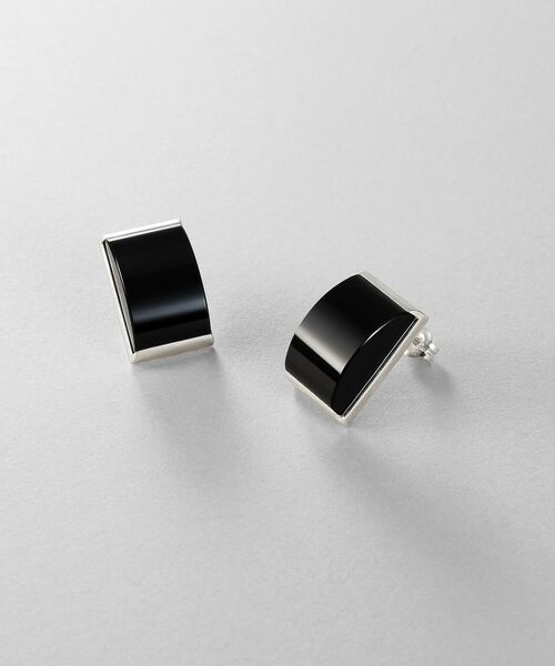 COCOSHNIK ONKITSCH / ココシュニックオンキッチュ ピアス・イヤリング | シルバー オニキス バフトップカットピアス（シルバー(635)）
