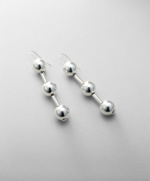 COCOSHNIK ONKITSCH / ココシュニックオンキッチュ ピアス・イヤリング | シルバー ホロウボールコネクテッドピアス（シルバー(600)）