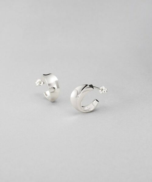 COCOSHNIK ONKITSCH / ココシュニックオンキッチュ ピアス・イヤリング | シルバー フローツイストピアス（シルバー(600)）