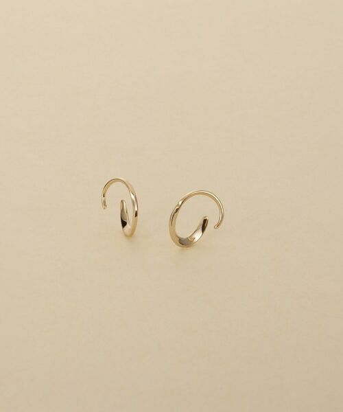 COCOSHNIK ONKITSCH / ココシュニックオンキッチュ ピアス・イヤリング | K10ツイステッドフープピアス | 詳細1