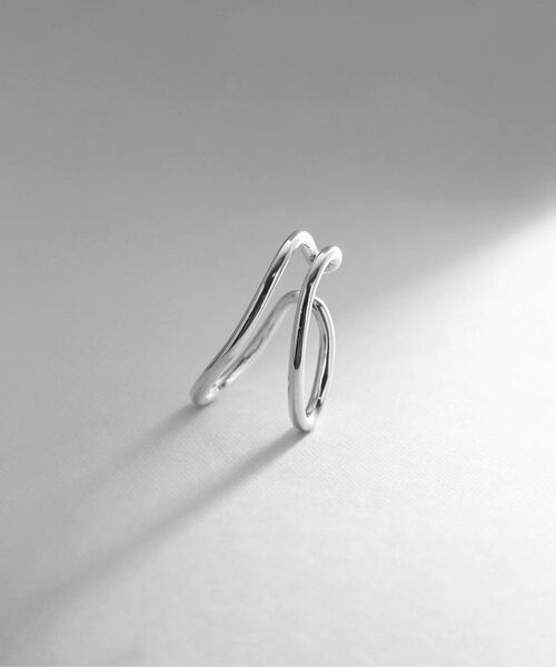 COCOSHNIK ONKITSCH / ココシュニックオンキッチュ ピアス・イヤリング | シルバー ニュアンスライン ダブルオーバルイヤーカフ | 詳細1