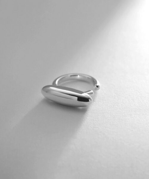 COCOSHNIK ONKITSCH / ココシュニックオンキッチュ ピアス・イヤリング | シルバー オーバルモチーフ ラージイヤーカフ（シルバー(600)）