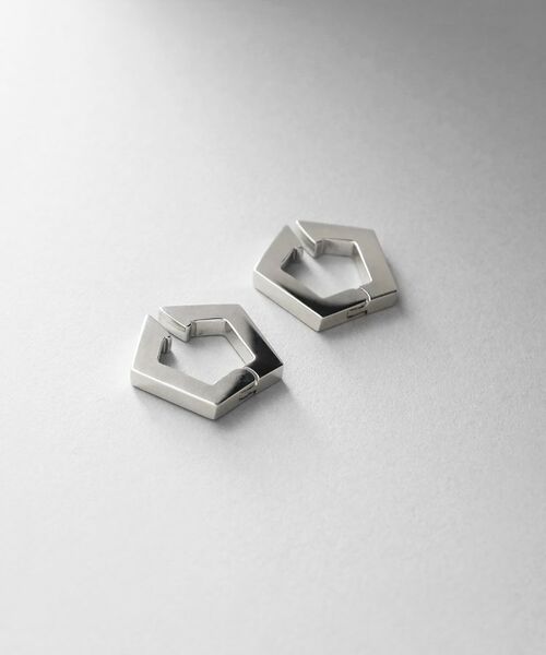 COCOSHNIK ONKITSCH / ココシュニックオンキッチュ ピアス・イヤリング | シルバー ハギーイヤリング ペンタゴン | 詳細1