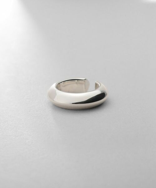 COCOSHNIK ONKITSCH / ココシュニックオンキッチュ ピアス・イヤリング | シルバー リッジイヤーカフ（シルバー(600)）