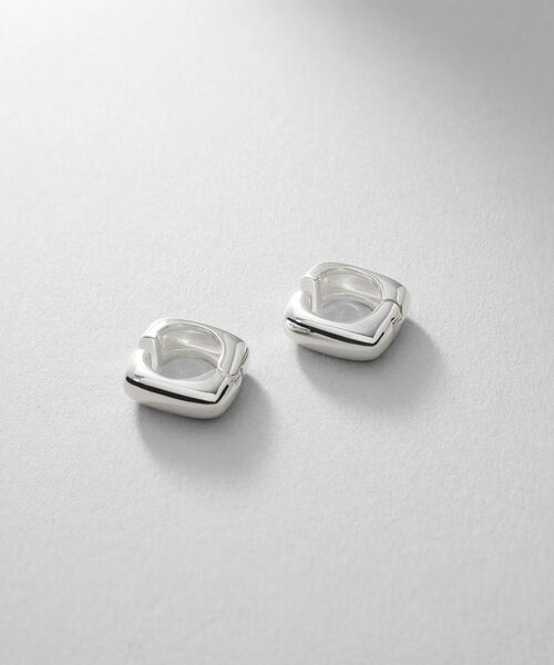 COCOSHNIK ONKITSCH / ココシュニックオンキッチュ ピアス・イヤリング | シルバー ハギーイヤリング スクエア（シルバー(600)）