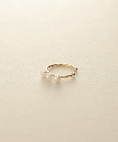 COCOSHNIK ONKITSCH / ココシュニックオンキッチュ ピアス・イヤリング | K10トリプルパールイヤーカフ（イエローゴールド(106)）