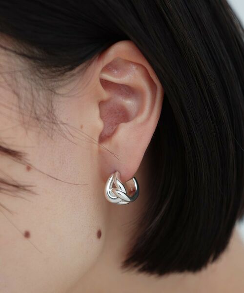 COCOSHNIK ONKITSCH / ココシュニックオンキッチュ ピアス・イヤリング | シルバー スモールフープ ノットピアス | 詳細8