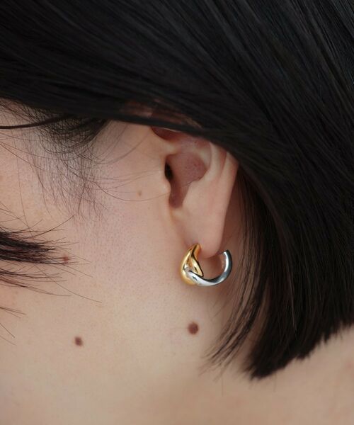 COCOSHNIK ONKITSCH / ココシュニックオンキッチュ ピアス・イヤリング | シルバー コンビカラー スモールフープ ノットピアス | 詳細8
