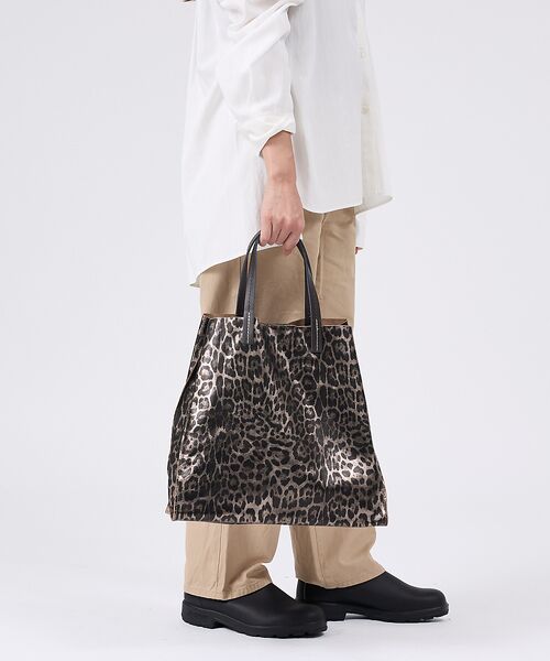collex/コレックス 【WEB限定】【AULENTTI/オウレンティ】ポーチ付きトートバッグ ヒョウ柄 シルバー F collex/コレックス 【WEB限定】【AULENTTI/オウレンティ】ポーチ付きトートバッグ ヒョウ柄 シルバー F
